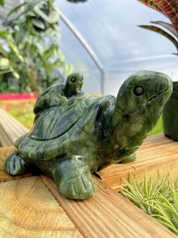 WYSIWYG- Green Jade Mother & Baby Turtles